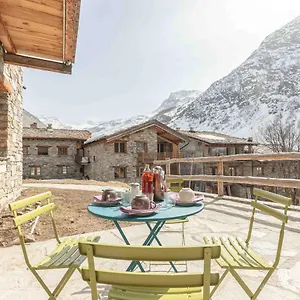 https://chalet-le-bois-joli.hotels-rhonealpes.com
